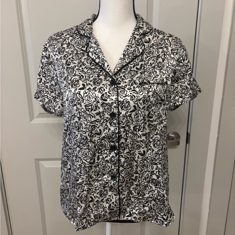 Women's black/white floral button down sleep shirt size S
